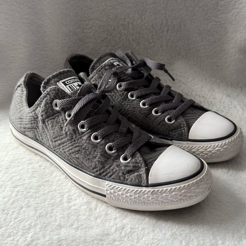 Converse All Stars Textured Charcoal Sneakers Women’s Size 7 Lace Up Whimsigoth - Picture 1 of 13